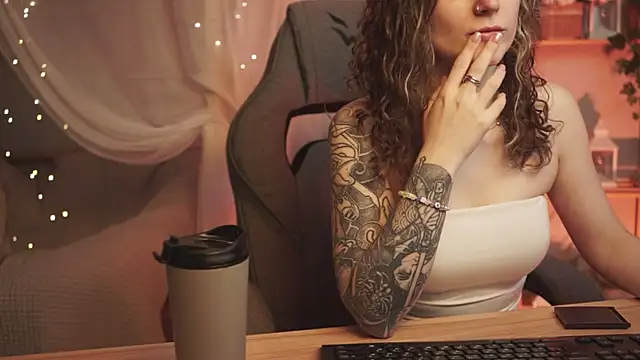 OliviaMcClean online show from 10.30.25