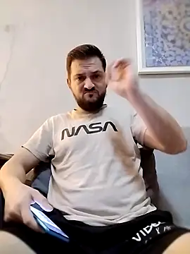 Snapshot of iurinicola chatting on 02.04.26 iurinicola online show from 02.04.26