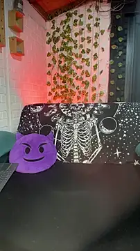 LiraSonnett online show from 01.12.26