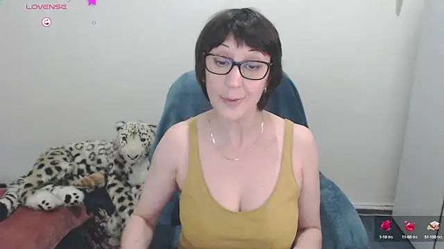 Snapshot of LenaFlynn chatting on 03.05.25 LenaFlynn online show from 03.05.25