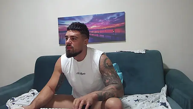 Snapshot of Tiberius_hunk chatting on 10.06.25 Tiberius hunk online show from 10.06.25