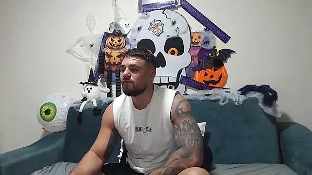 Snapshot of Tiberius_hunk chatting on 10.26.25 Tiberius hunk online show from 10.26.25