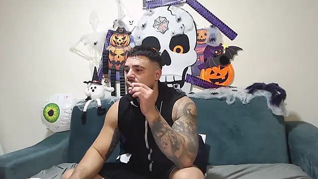 Snapshot of Tiberius_hunk chatting on 10.26.25 Tiberius hunk online show from 10.26.25