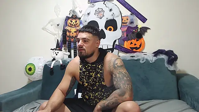 Snapshot of Tiberius_hunk chatting on 10.27.25 Tiberius hunk online show from 10.27.25