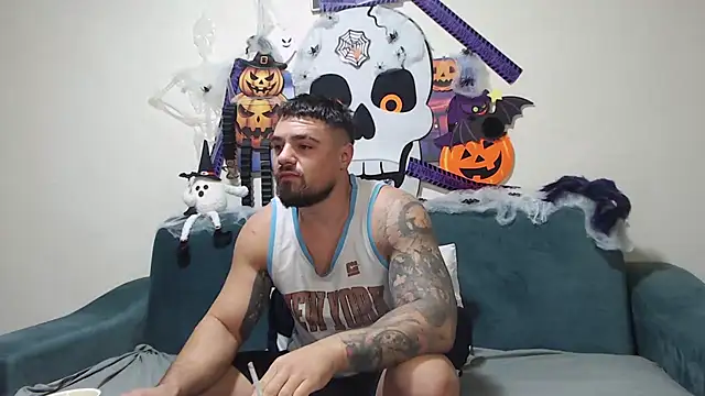 Snapshot of Tiberius_hunk chatting on 10.28.25 Tiberius hunk online show from 10.28.25