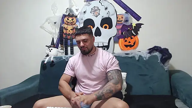 Tiberius hunk online show from 10.31.25