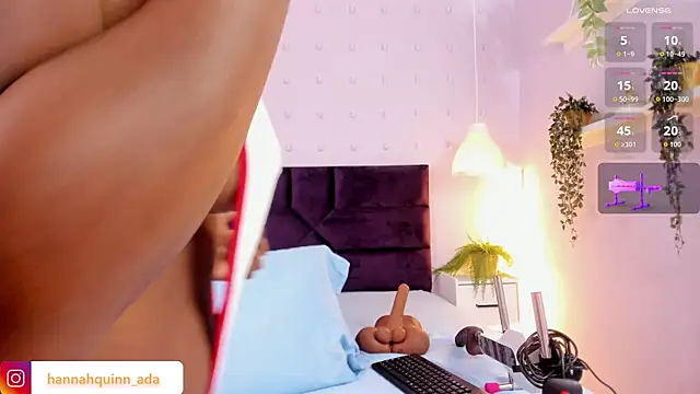 Snapshot of Hanaahquinn chatting on 09.30.25 Hanaahquinn online show from 09.30.25