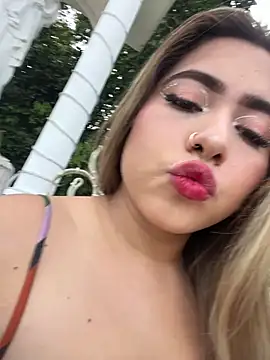 Snapshot of lunaxxx_69 chatting on 11.07.25 lunaxxx 69 online show from 11.07.25