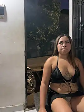 Snapshot of lunaxxx_69 chatting on 12.20.25 lunaxxx 69 online show from 12.20.25