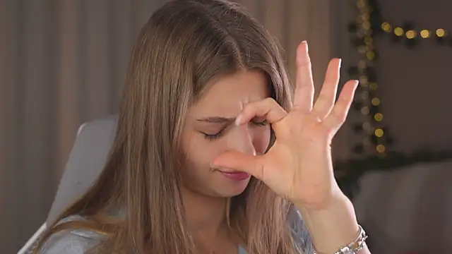 Snapshot of UdelaHathorne chatting on 09.18.25 UdelaHathorne online show from 09.18.25