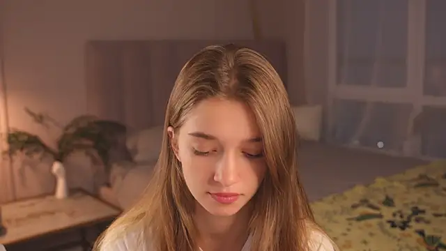 Snapshot of UdelaHathorne chatting on 09.27.25 UdelaHathorne online show from 09.27.25