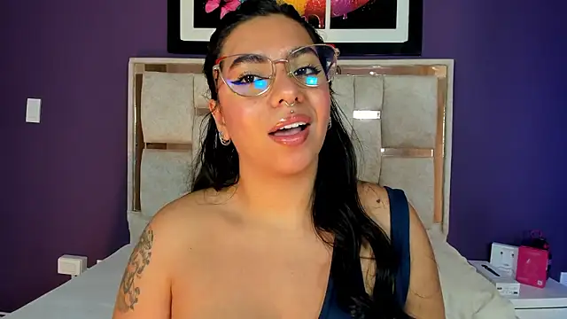 Snapshot of emilyy_cooperr chatting on 02.10.26 emilyy cooperr online show from 02.10.26