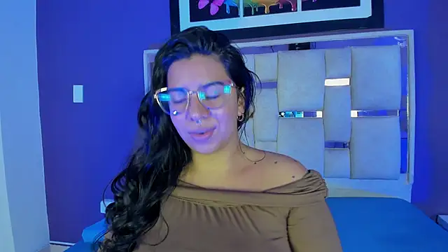 Snapshot of emilyy_cooperr chatting on 02.24.26 emilyy cooperr online show from 02.24.26