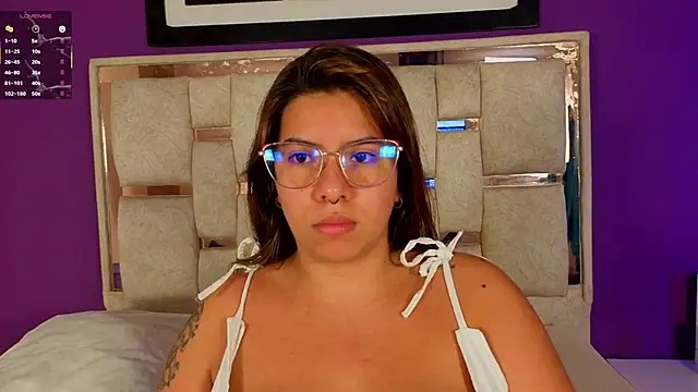 Snapshot of emilyy_cooperr chatting on 05.01.26 emilyy cooperr online show from 05.01.26