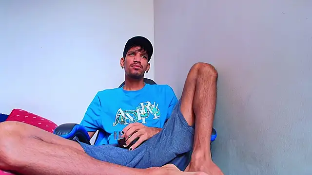 Snapshot of Miguel_bigcock chatting on 06.25.26 Miguel bigcock online show from 06.25.26
