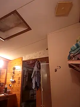 Snapshot of Chroniclilb chatting on 10.21.25 Chroniclilb online show from 10.21.25