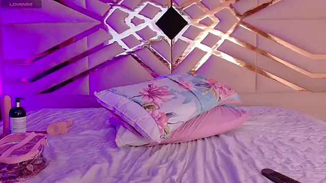 Snapshot of playfulcurvy chatting on 09.19.25 playfulcurvy online show from 09.19.25