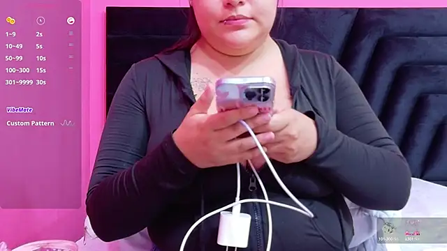 Snapshot of playfulcurvy chatting on 09.27.25 playfulcurvy online show from 09.27.25