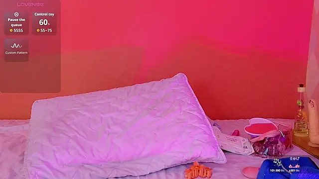 Snapshot of playfulcurvy chatting on 10.01.25 playfulcurvy online show from 10.01.25