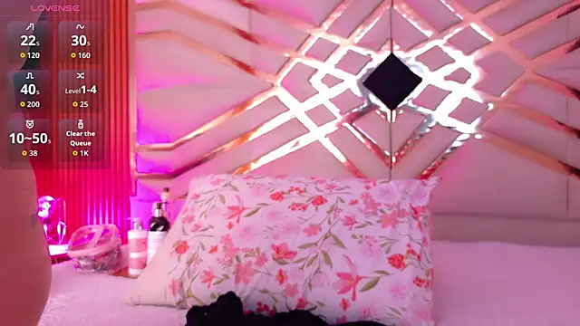 Snapshot of playfulcurvy chatting on 10.02.25 playfulcurvy online show from 10.02.25