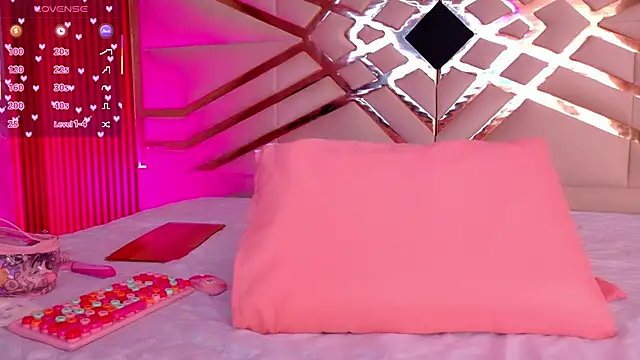 Snapshot of playfulcurvy chatting on 10.07.25 playfulcurvy online show from 10.07.25