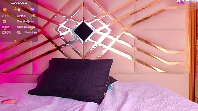 Snapshot of playfulcurvy chatting on 10.12.25 playfulcurvy online show from 10.12.25