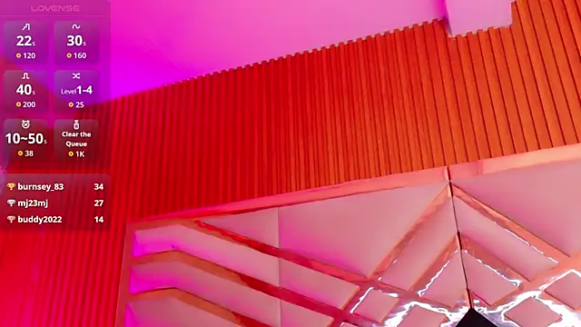 Snapshot of playfulcurvy chatting on 10.16.25 playfulcurvy online show from 10.16.25