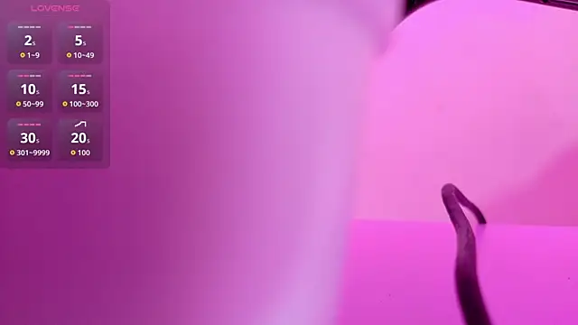 Snapshot of playfulcurvy chatting on 11.01.25 playfulcurvy online show from 11.01.25