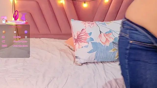 playfulcurvy online show from 11.02.25