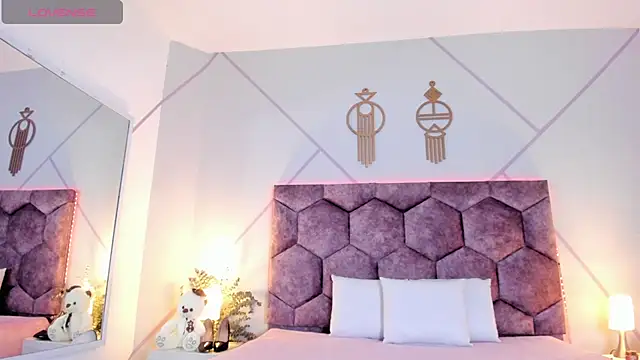 Snapshot of aurora_collinss_ chatting on 02.14.26 aurora collinss online show from 02.14.26