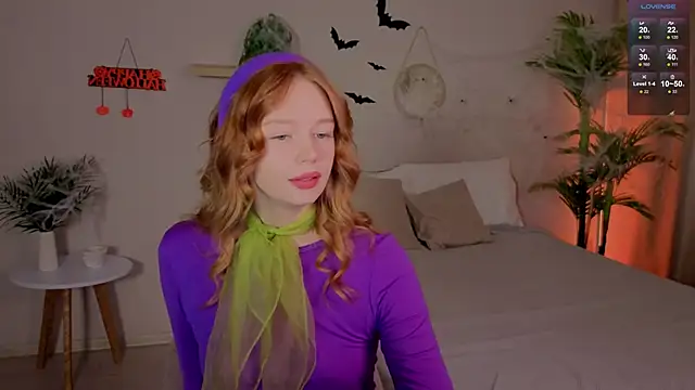 Snapshot of Ckarollina chatting on 10.31.25 Ckarollina online show from 10.31.25