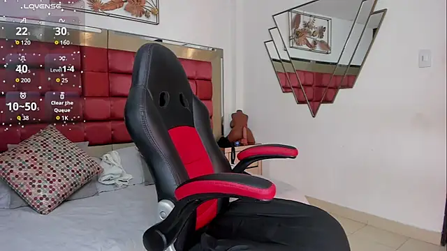 Snapshot of SaskiaGrendel chatting on 10.28.25 SaskiaGrendel online show from 10.28.25