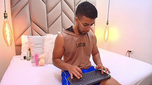 Snapshot of Eithan_Connorr chatting on 03.12.25 Eithan Connorr online show from 03.12.25