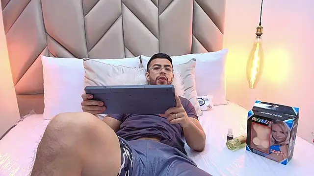 Snapshot of Eithan_Connorr chatting on 03.13.25 Eithan Connorr online show from 03.13.25