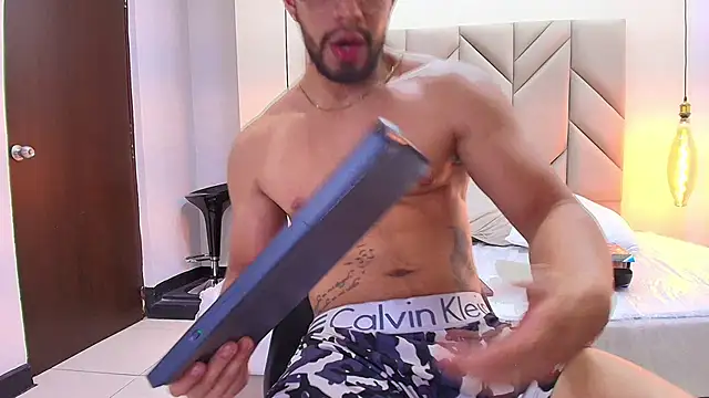 Snapshot of Eithan_Connorr chatting on 03.13.25 Eithan Connorr online show from 03.13.25