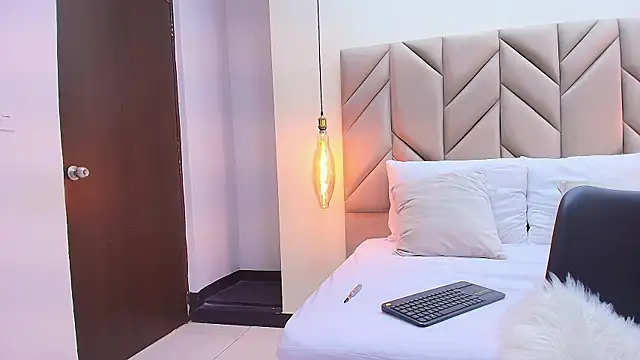 Snapshot of Eithan_Connorr chatting on 03.18.25 Eithan Connorr online show from 03.18.25