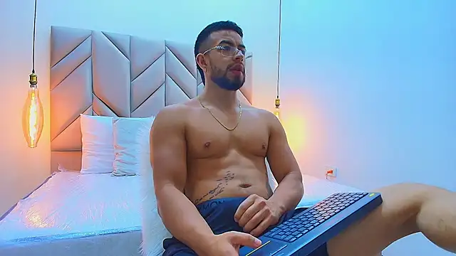 Snapshot of Eithan_Connorr chatting on 03.19.25 Eithan Connorr online show from 03.19.25