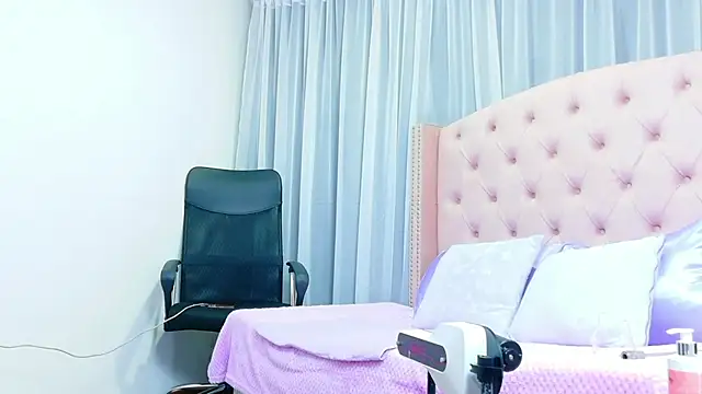 scarlettbooty online show from 10.15.25