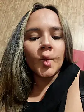 mandy-moore online show from 04.21.26