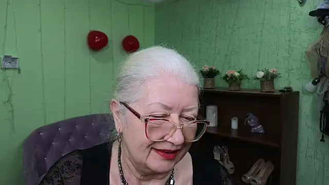 Snapshot of Maya_Mayflower chatting on 03.06.25 Maya Mayflower online show from 03.06.25