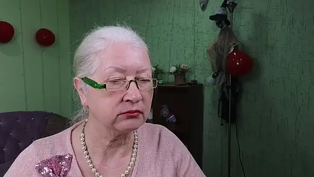 Snapshot of Maya_Mayflower chatting on 03.10.25 Maya Mayflower online show from 03.10.25