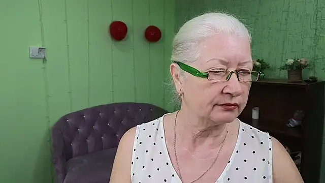 Snapshot of Maya_Mayflower chatting on 03.11.25 Maya Mayflower online show from 03.11.25