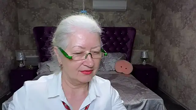 Snapshot of Maya_Mayflower chatting on 03.12.25 Maya Mayflower online show from 03.12.25