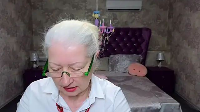 Snapshot of Maya_Mayflower chatting on 03.12.25 Maya Mayflower online show from 03.12.25