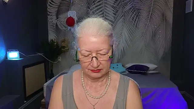 Snapshot of Maya_Mayflower chatting on 03.13.25 Maya Mayflower online show from 03.13.25