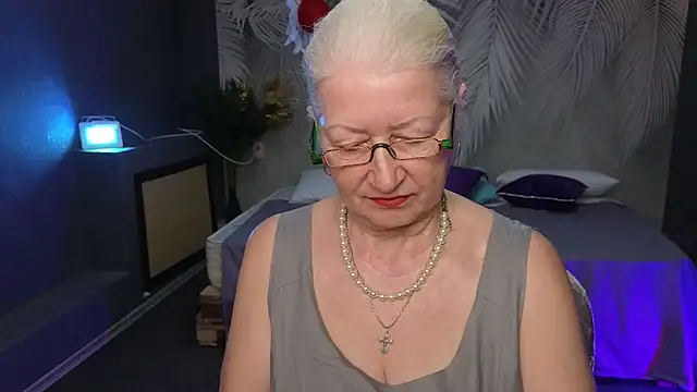 Snapshot of Maya_Mayflower chatting on 03.13.25 Maya Mayflower online show from 03.13.25