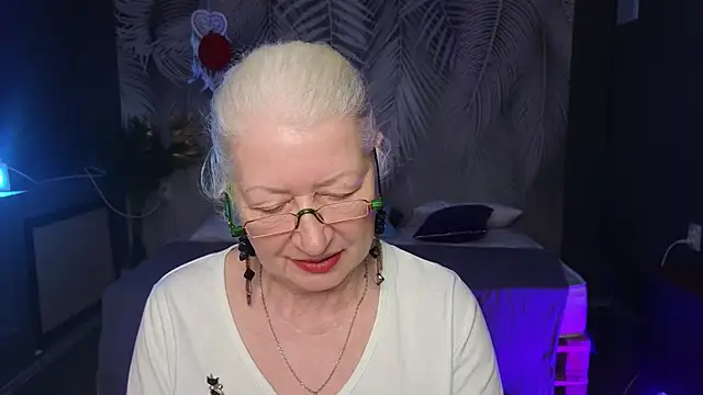 Snapshot of Maya_Mayflower chatting on 03.14.25 Maya Mayflower online show from 03.14.25