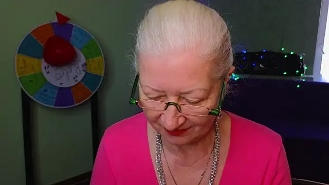 Snapshot of Maya_Mayflower chatting on 03.15.25 Maya Mayflower online show from 03.15.25