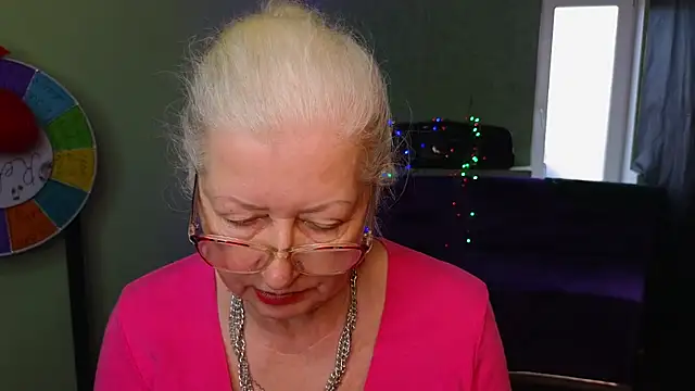 Snapshot of Maya_Mayflower chatting on 03.15.25 Maya Mayflower online show from 03.15.25