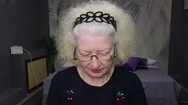 Snapshot of Maya_Mayflower chatting on 03.16.25 Maya Mayflower online show from 03.16.25